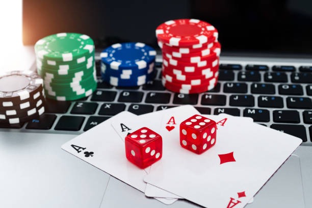 dwi togel app showing betting interface with real-time chat and player statistics